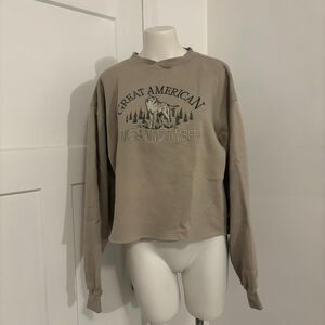 Great Lakes and Timbers size Large Cropped Beige Embroidered Wolf Sweatshirt